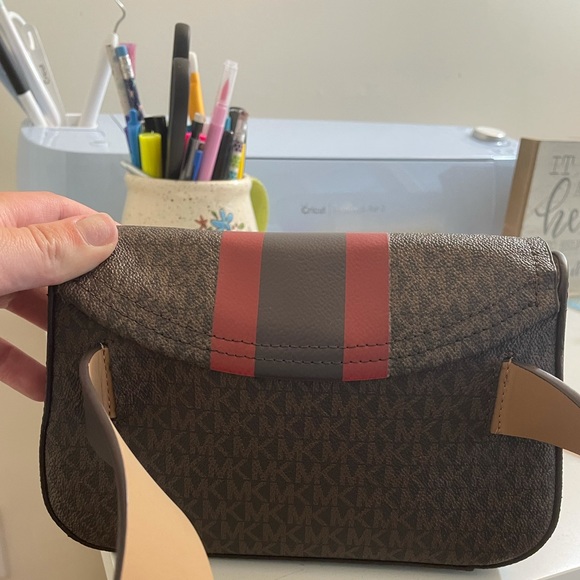 Michael Kors Fannypack - Picture 2 of 4